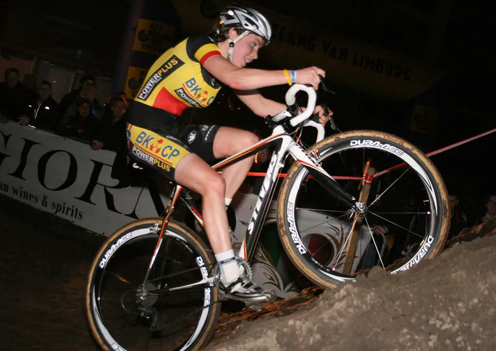 Sanne Cant rolls over the incline ? Bart Hazen