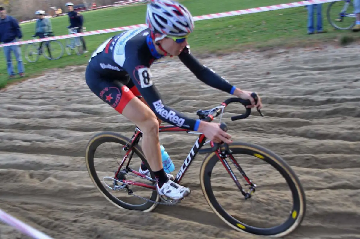 Jerome Townsend (bikereg.com/Joe’s Garage/Scott) hits the sand © Dave Chiu