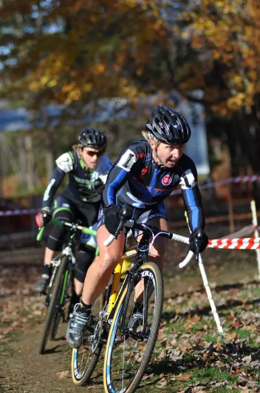 Van Gilder (C3/Athletes Serving Athletes) leads Sally Annis (crossresults.com p/b JRA Cycles) © Dave Chiu