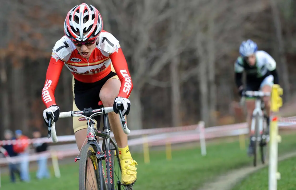 Maureen Bruno-Roy (Bob’s Red Mill p/b JRA Cycles) powered into fourth on the day © Natalia Boltukhova | Pedal Power Photography | 2010