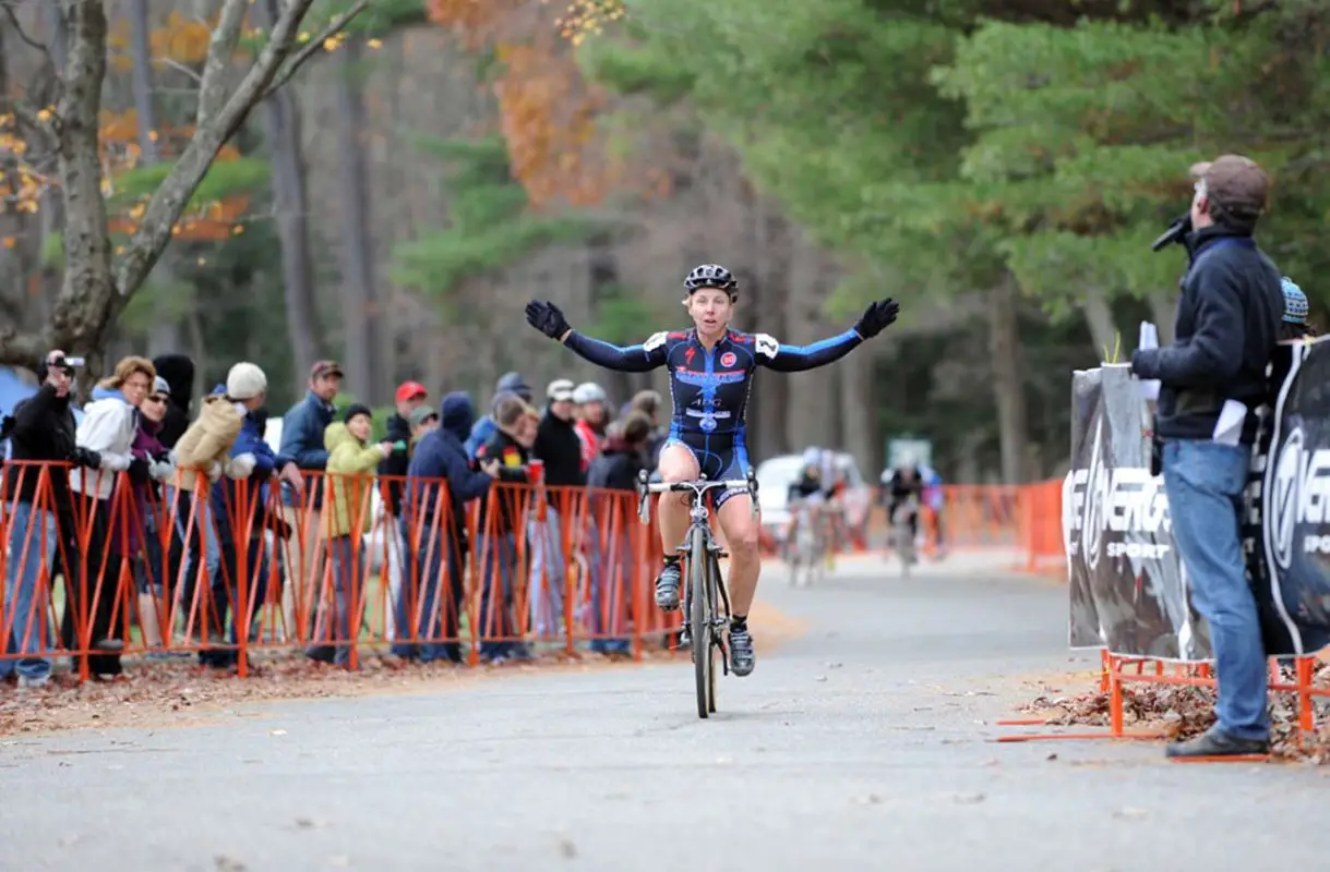 Laura Van Gilder (C3/Athletes Serving Athletes) notches another impressive victory © Natalia Boltukhova | Pedal Power Photography | 2010