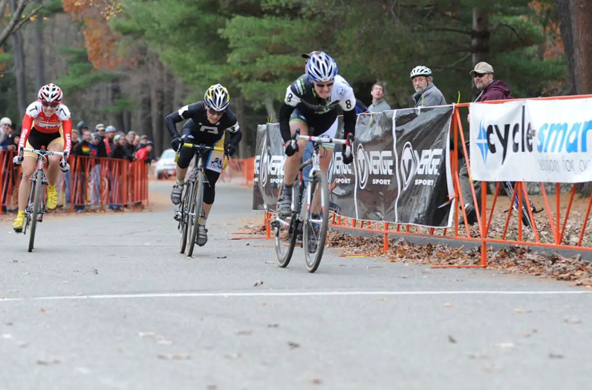 Sara Bresnick-Zocchi (crossresults.com p/b JRA Cycles) won the sprint for second from the front © Natalia Boltukhova | Pedal Power Photography | 2010