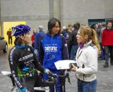 Christine talking with Reza Hormes-Ravenstijn and Daphny Van den Brand before the race.  © Jonas Bruffaerts