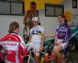 Joyce Vanderbeken talking with Marianne Vos and Helen Wyman before the race.  ? Jonas Bruffaerts