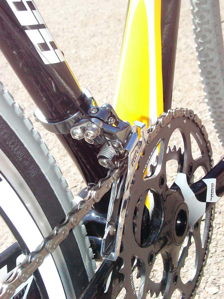 Complete bikes come with the Umlenker on the Front Derailleur, effectively turning a bottom pull derailleur into a top pull and eliminating the pulley. © Ryan Hamilton