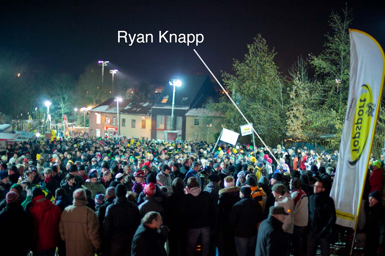 Ryan Knapp on lap one. Thick crowds lined the entire course ©Tom Robertson