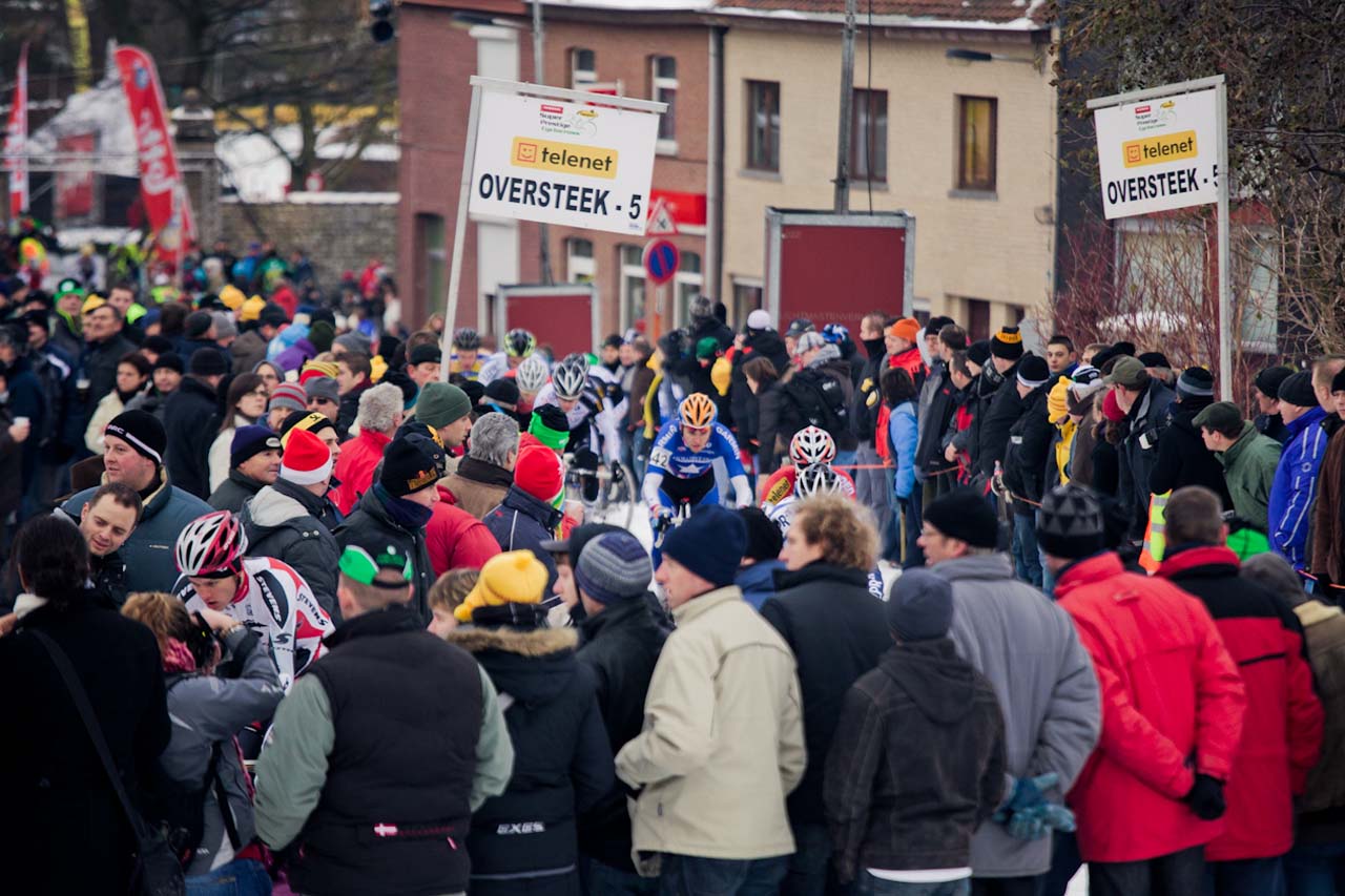 Danny Summerhill in a sea of fans on lap one ©Tom Robertson