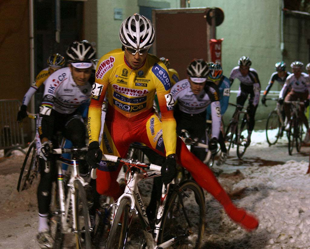 Sven Vanthourenhout leads Niels Albert through a tricky turn ©Dan Seaton