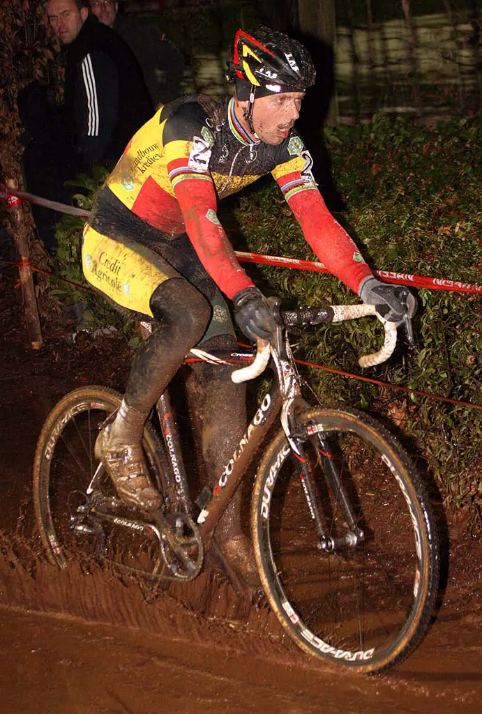 Sven Nys would end the day carrying his broken bike across the line. ? Bart Hazen
