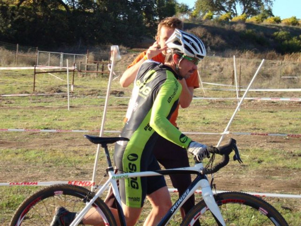 Watch the form, this is the proper way to take a beer feed? but is it UCI legal? © Amanda Schaper