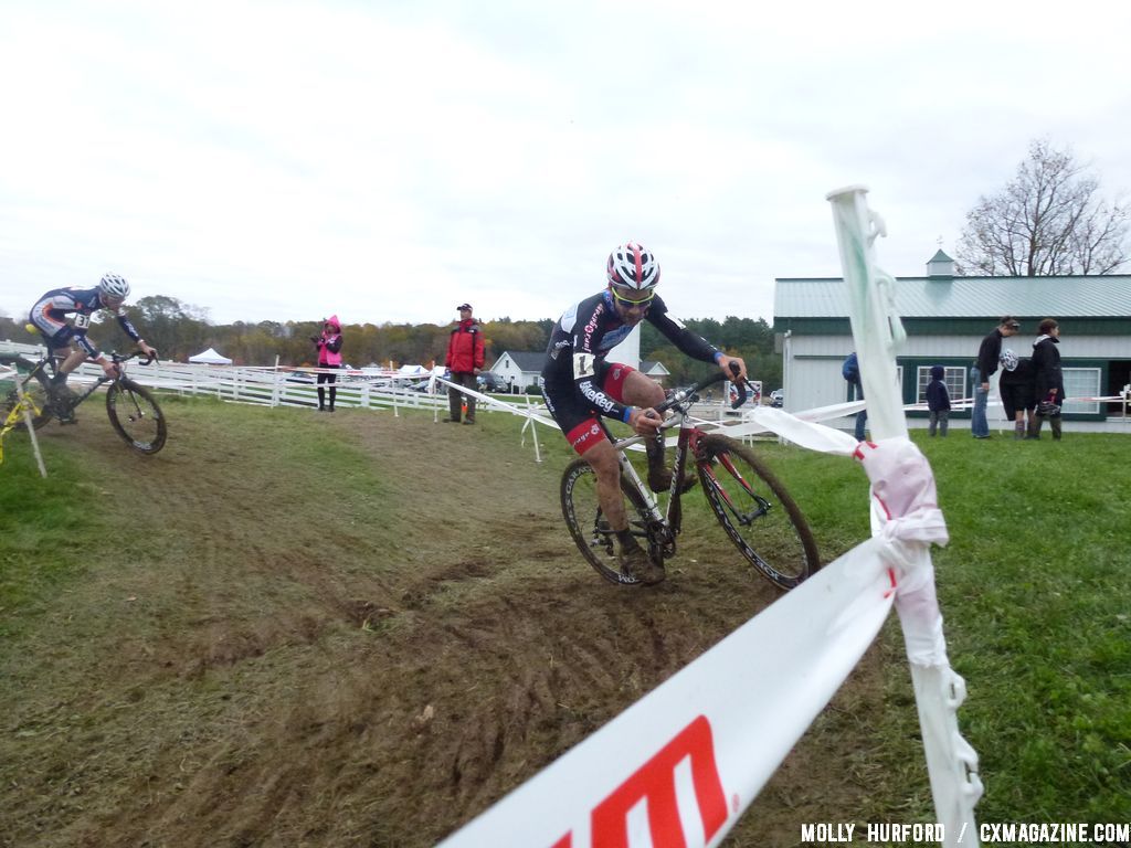 Lindine takes the off-camber corner. © Cyclocross Magazine