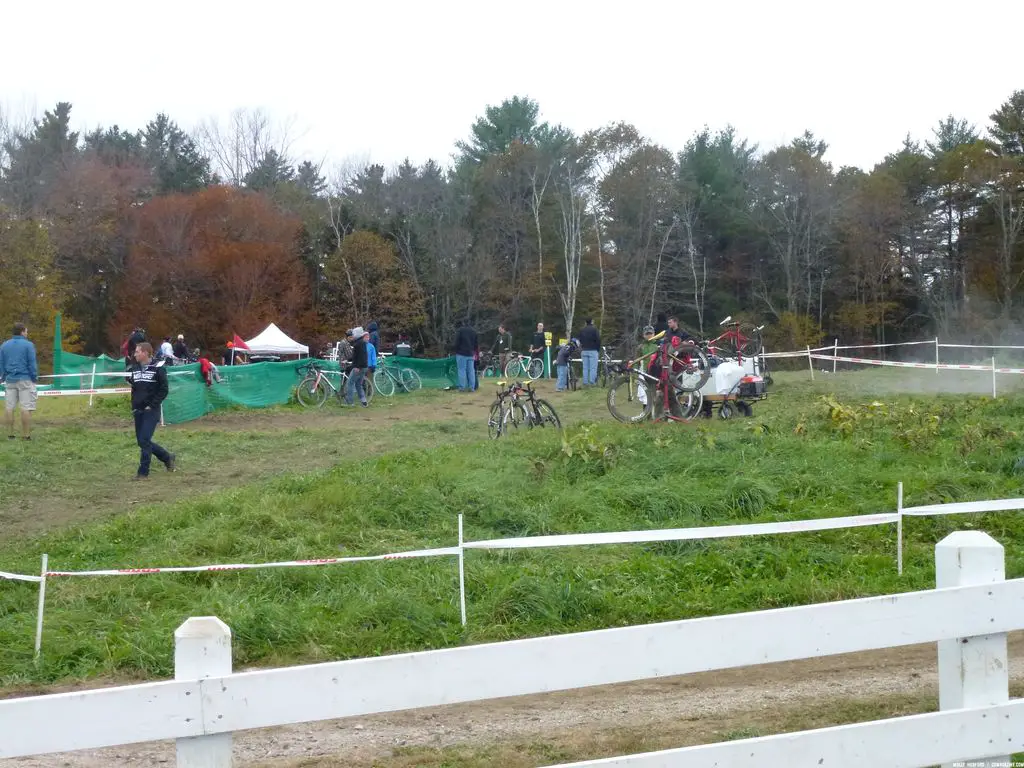 A view of the (busy) pit. © Cyclocross Magazine