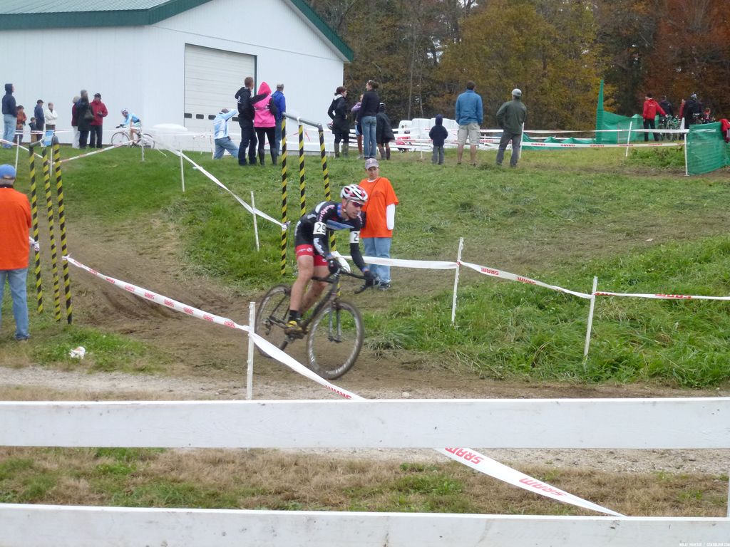 Spectators were chilly but excited to cheer. © Cyclocross Magazine