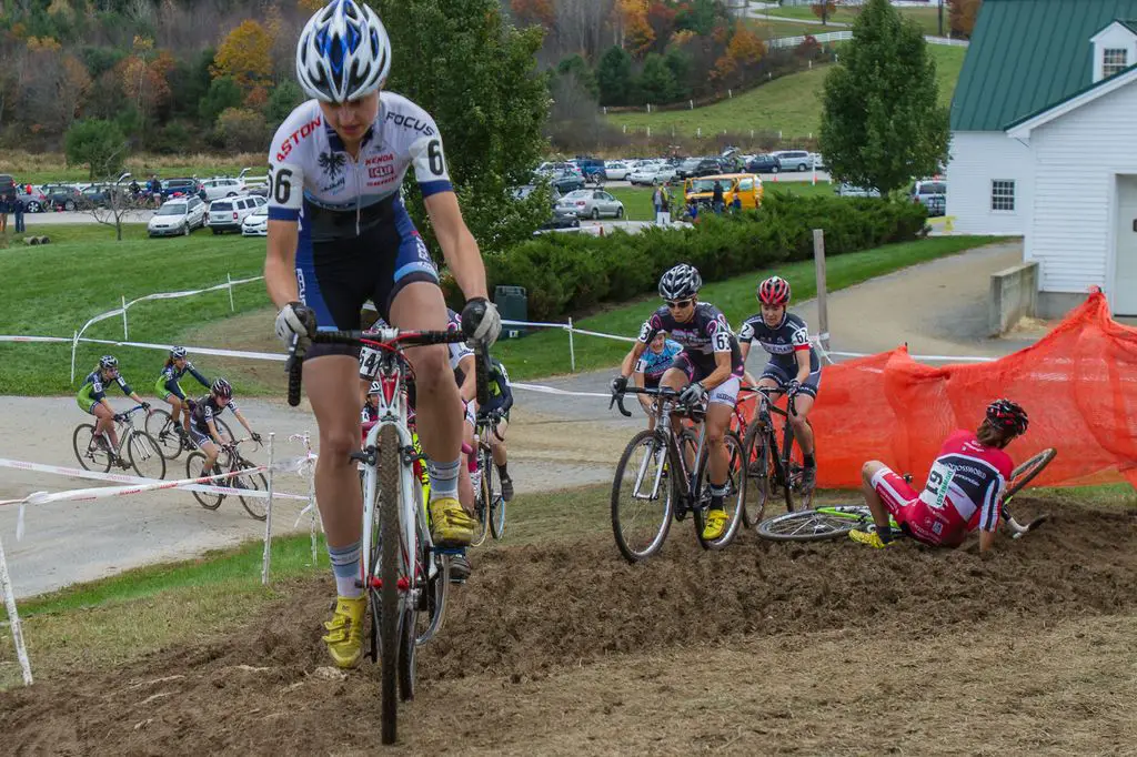 Frances Morrison takes the lead of the Elite Women\'s race as Crystal Anthony stumbles © Todd Prekaski