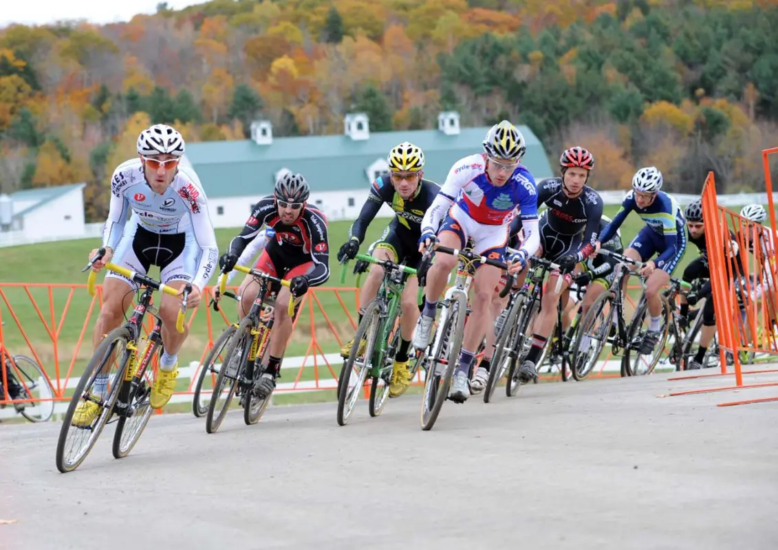 The Elite Men come around the first bend © Natalia Boltukhova | Pedal Power Photography