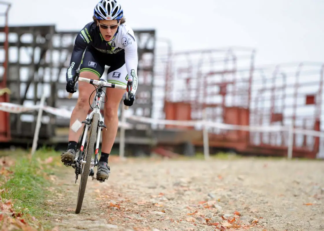 Sara Bresnick-Zocchi (crossresults.com p/b JRA Cycles) heads down the hill © Natalia Boltukhova | Pedal Power Photography