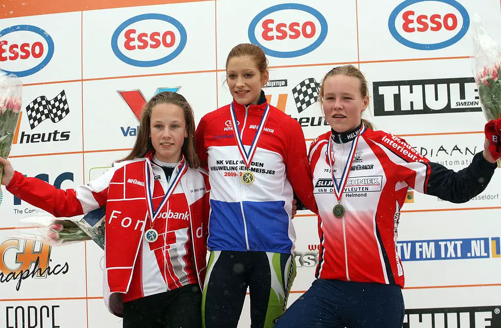 004BeginnersWomen_podium