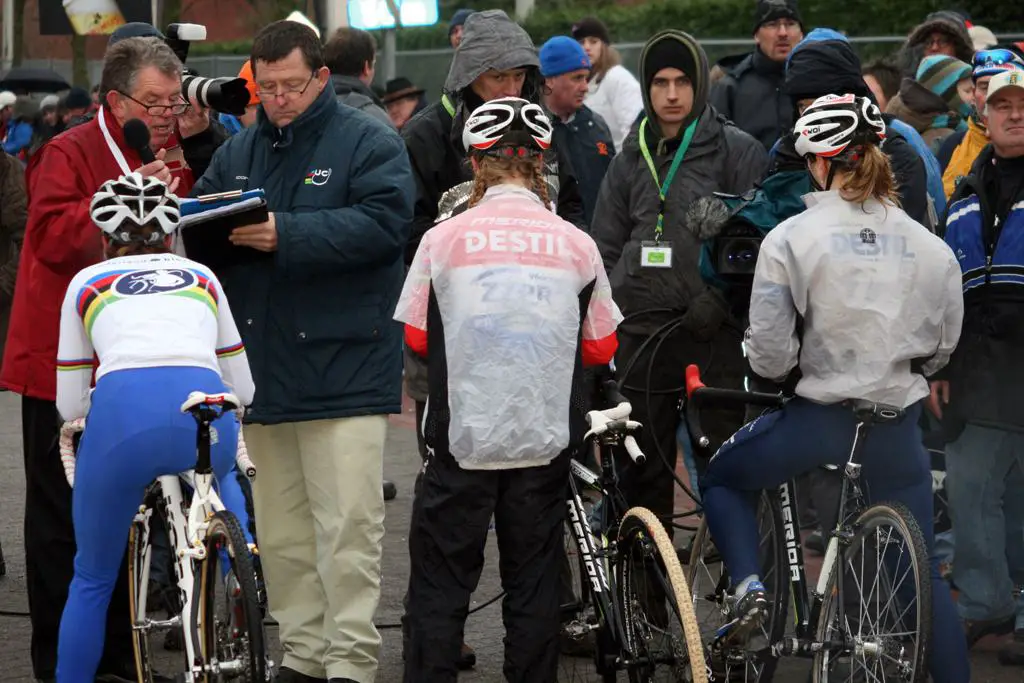 The same view the women's field typically has. 2009 Azencross - Loenhout GVA Trofee Series. ? Bart Hazen