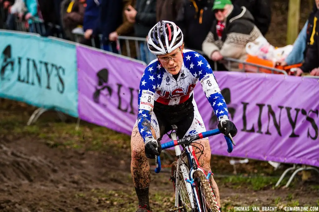 Katie Compton catching back up at Elite Women UCI Cyclocross World Championships. © Thomas Van Bracht