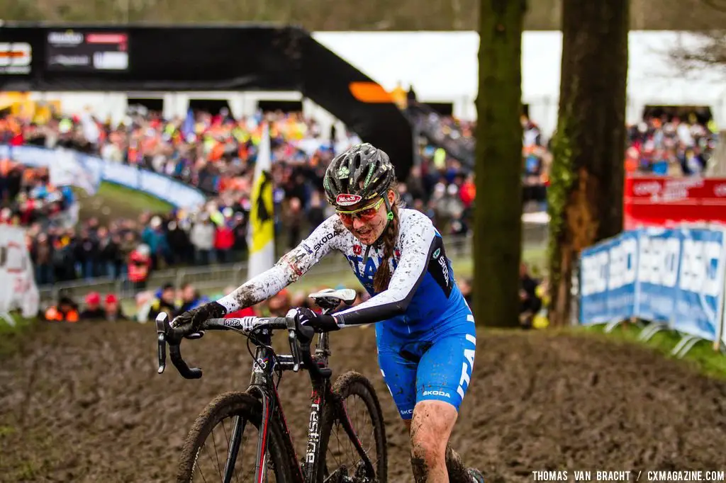 Eva Lechner hanging on for silver at Elite Women UCI Cyclocross World Championships. © Thomas Van Bracht