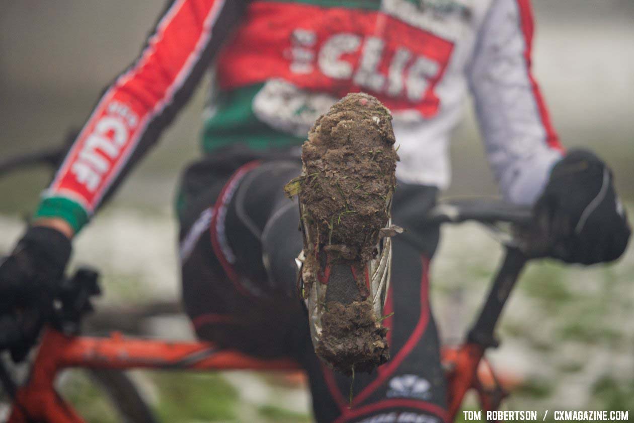 Most riders had trouble clipping back in after dismounts during the race. Afterwards they found out why. © Tom Robertson