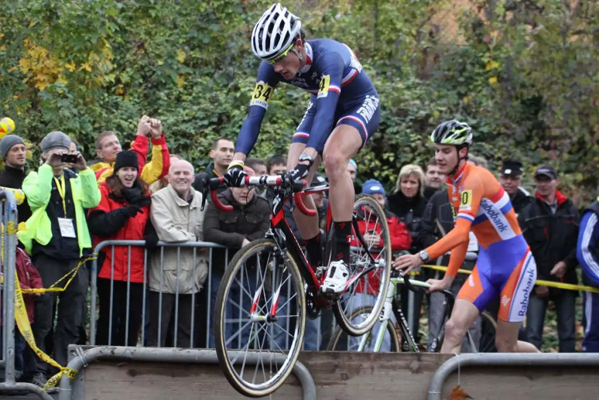 Irwin Gras gets some style points over the barriers. © Bart Hazen