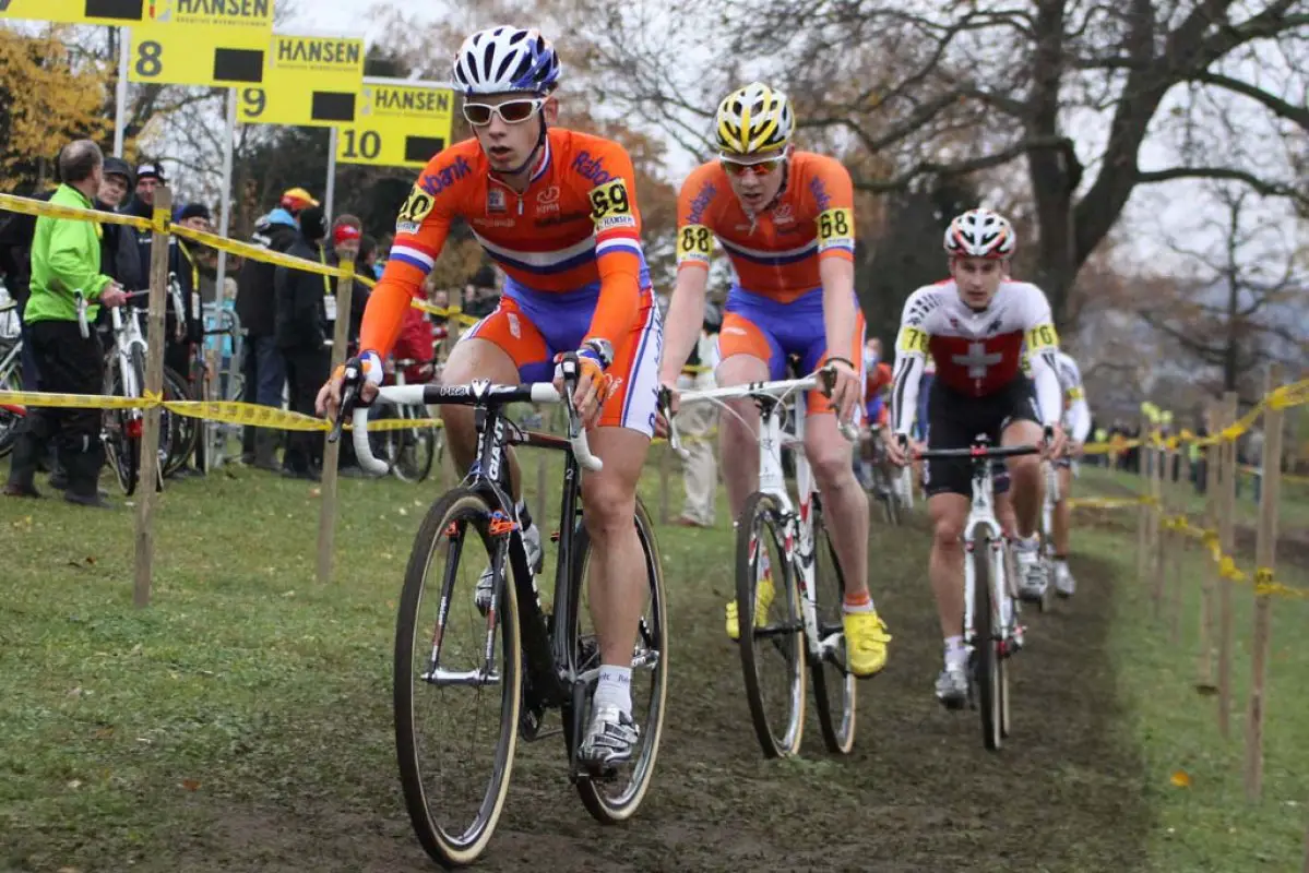 Van der Haar leads the pack. © Bart Hazen