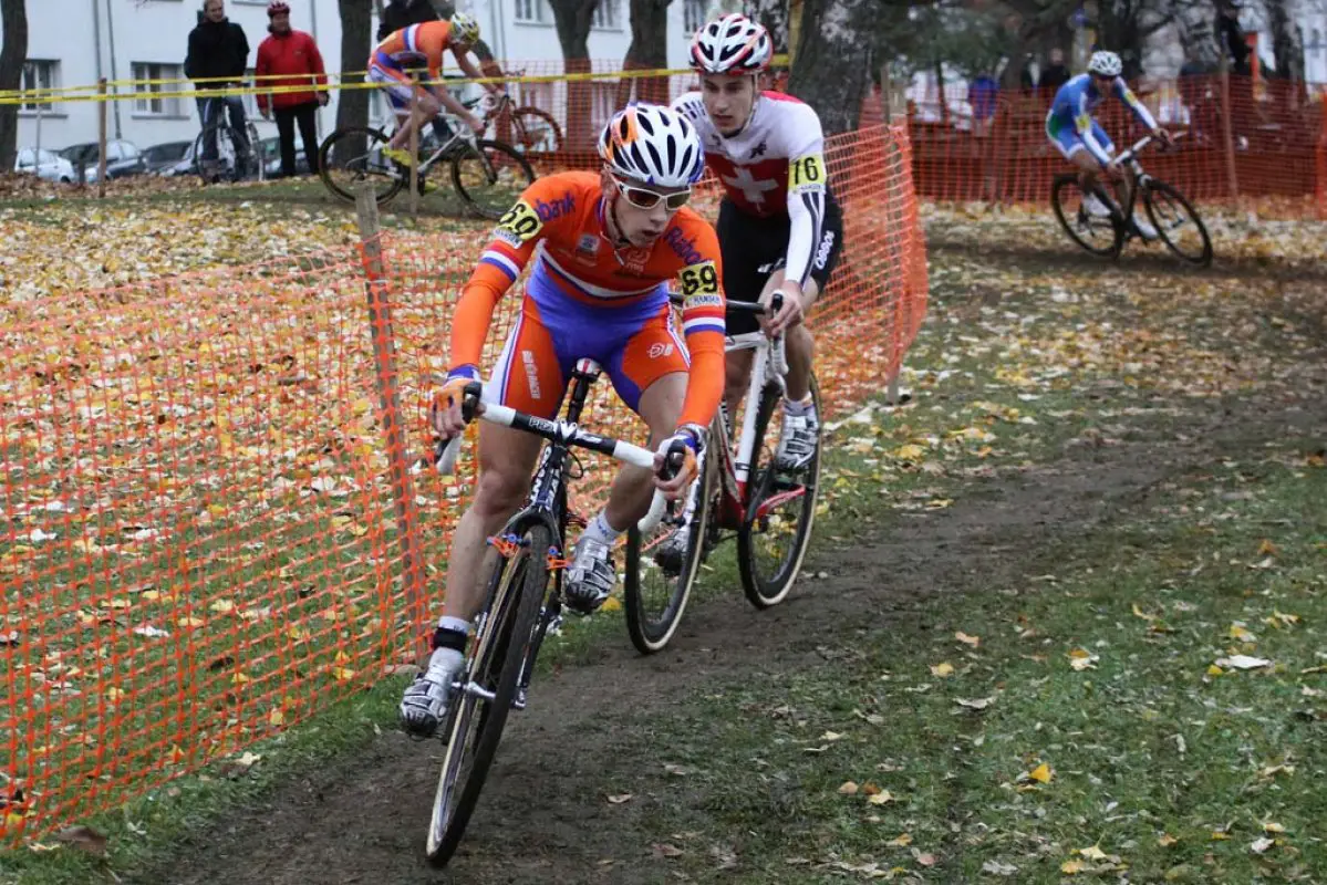 Van der Haar leads Grand into a turn. © Bart Hazen