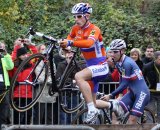 Lars van den Haar fights to get away from the field. © Bart Hazen