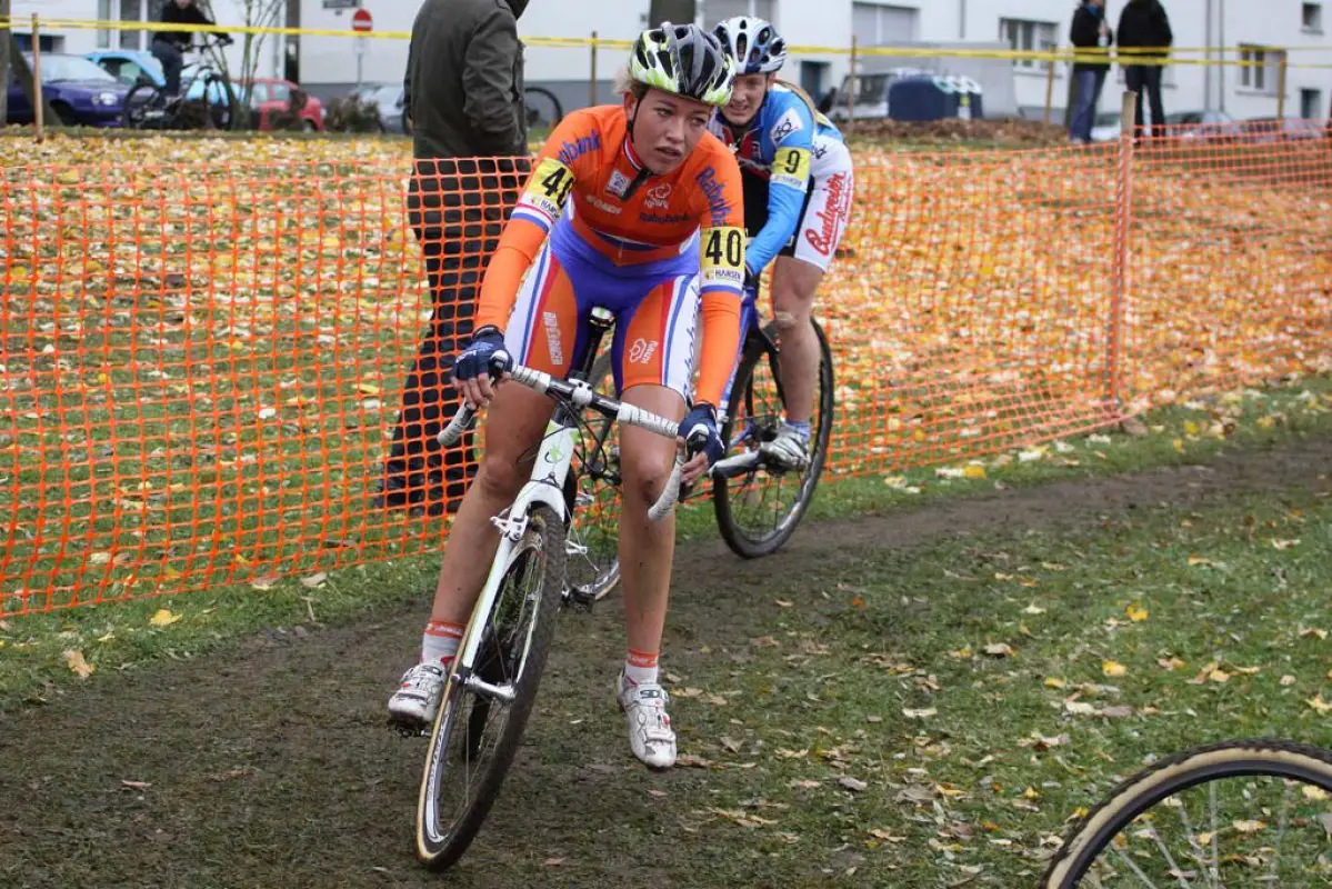 Sophie DeBoer tripods her way to sixth. © Bart Hazen