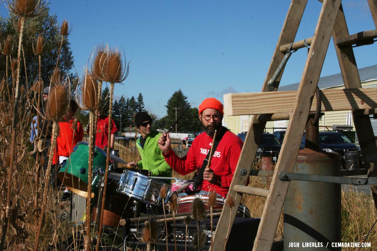 This duo provided a constant soundtrack throughout the day. ©Cyclocross Magazine