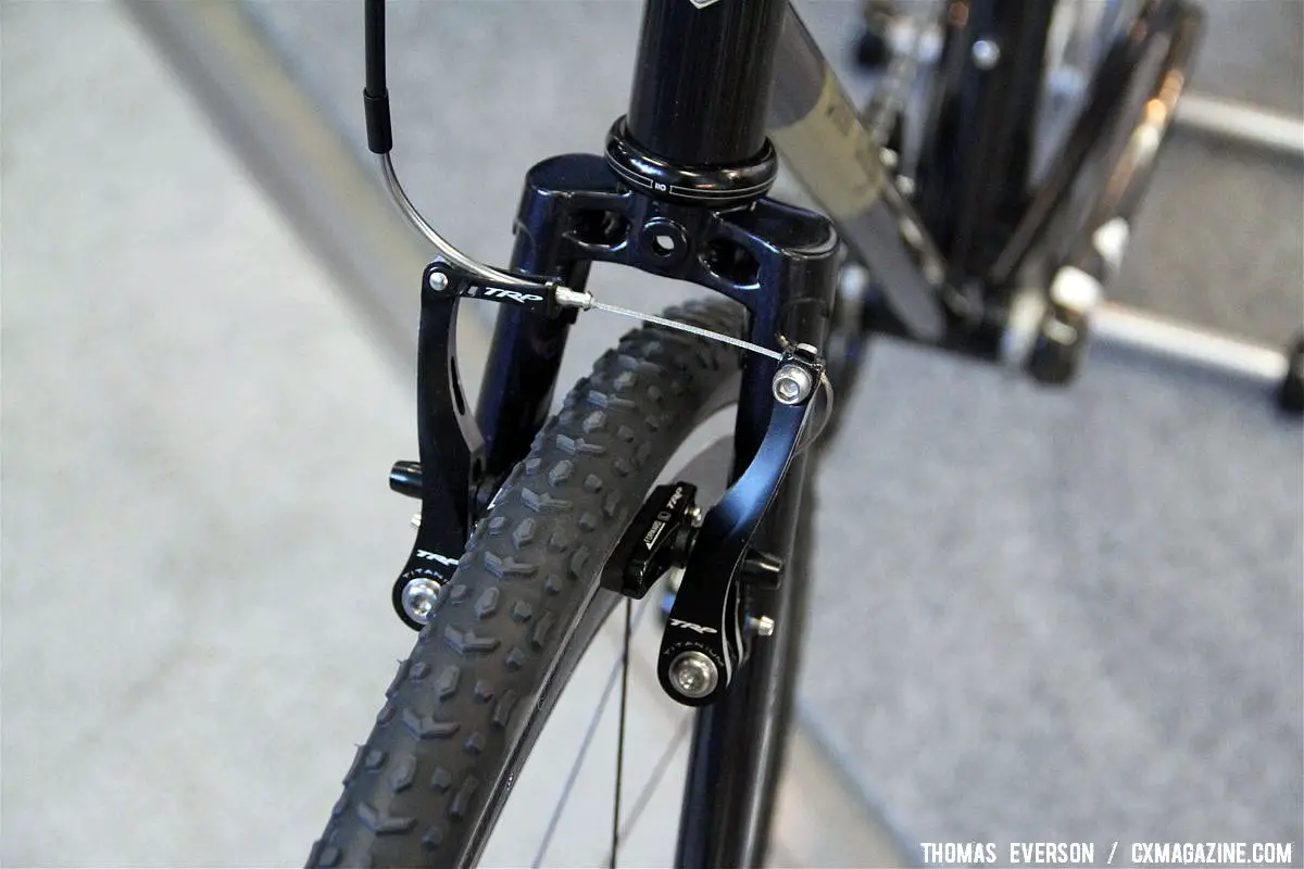 The new Columbus Zona All City Nature Boy\'s fork featured an intricate box crown and the soon to be shortened TRP CX-9 V-brakes. © Thomas Everson