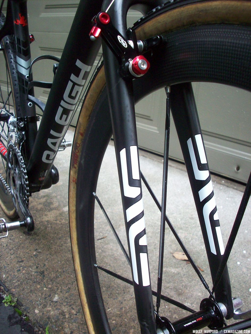 The Enve fork (note the logo design!) is standard with the Raleigh frame. © Molly Hurford 