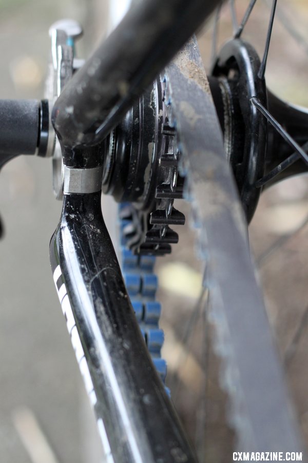 While it may look susceptible to mud clogging, our early tests indicate the belt does well when conditions get sloppy and the pulleys clear wet mud quite well. © Cyclocross Magazine