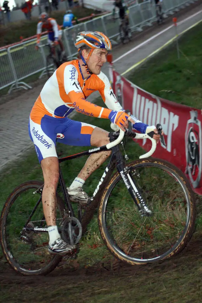 Bart Aernouts chased hard. ? Bart Hazen