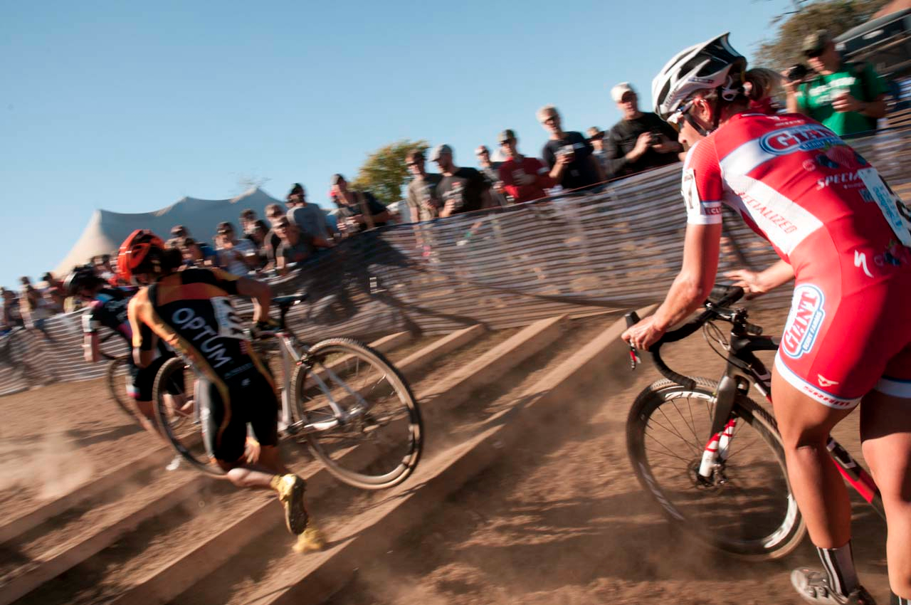 Meredith Miller (California Giant/Specialized), right, preparing for the run up. Â© Kevin White