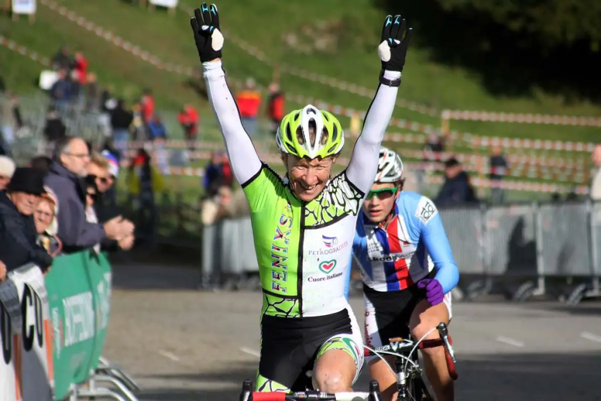 Suzie Godart wins with women's race in Contern. © Bart Hazen