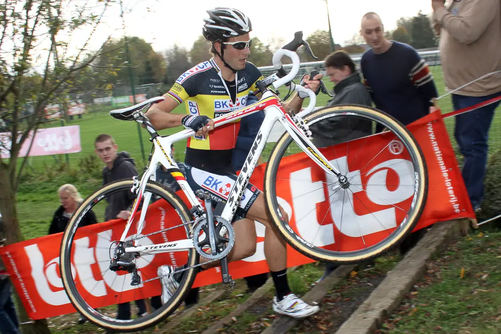 Niels Albert soloed for the win in Dottignies. ©Bart Hazen