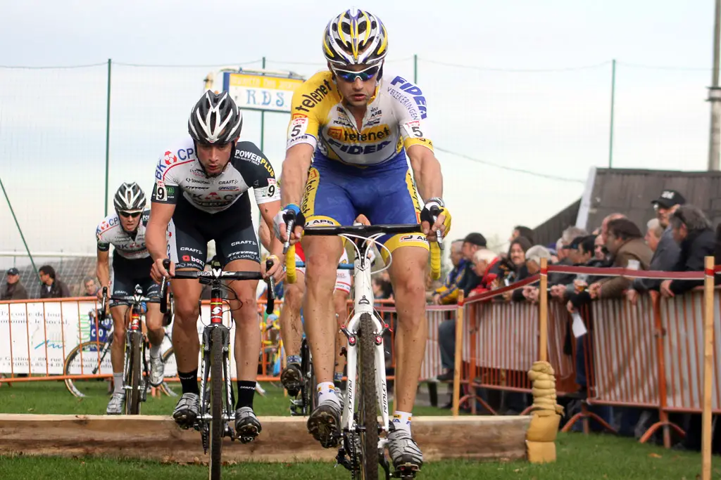 Rob Peeters takes the barriers. ©Bart Hazen 