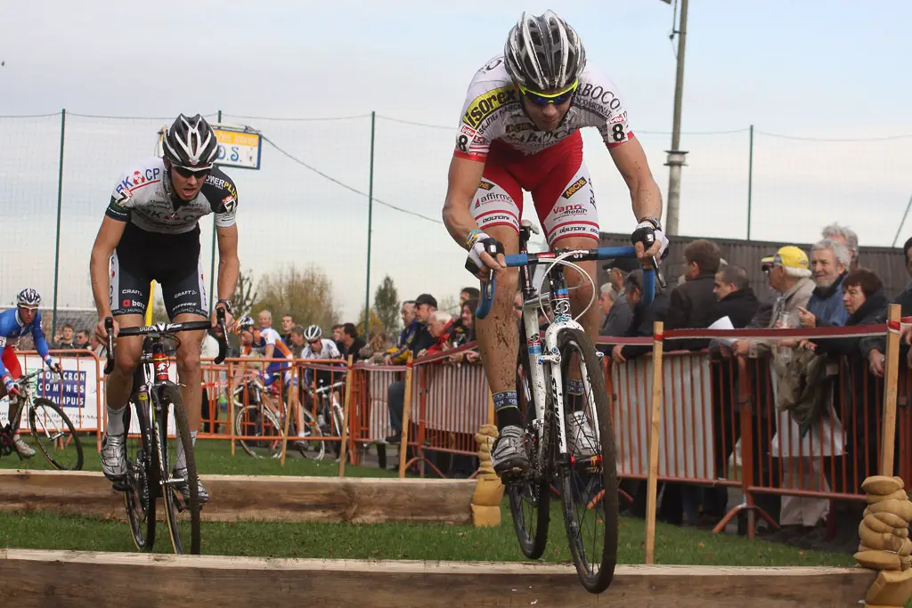 Mariusz Gil bunnyhops the barriers. ©Bart Hazen 