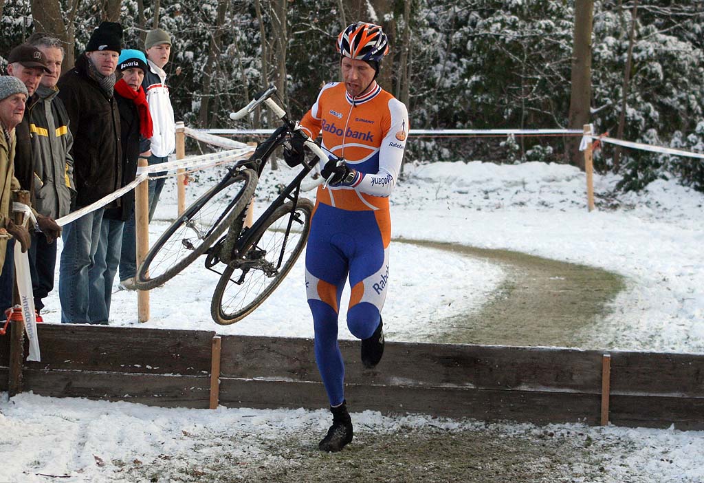 de Knegt finished second to his Rabobank teammate Aernouts.  ? Bart Hazen