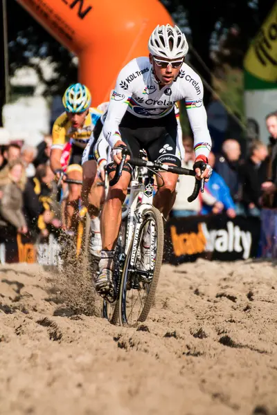 Sven NYS in the sandpit