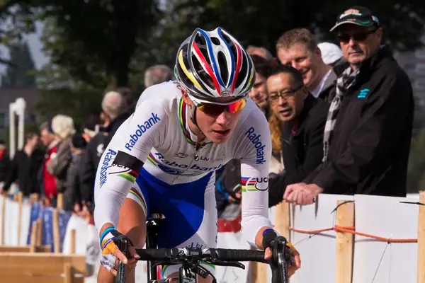 Marianne Vos jumping the barriers