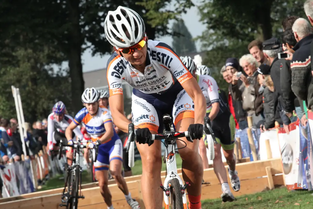 Chasing hard at Cyclo-cross Grote Prijs van Brabant. © Bart Hazen