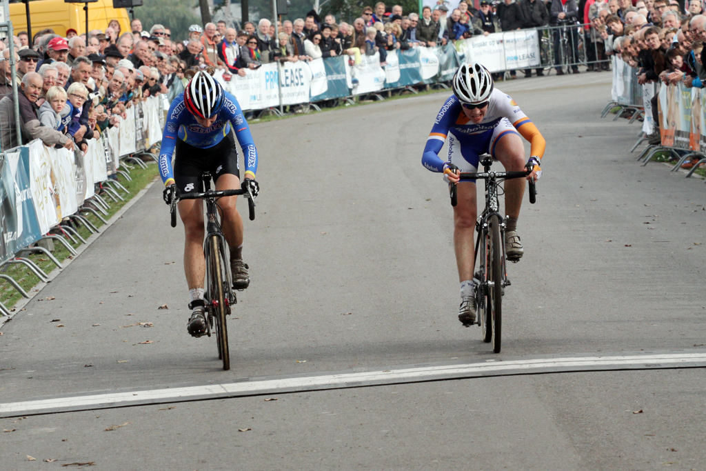 The sprint for second at Cyclo-cross Grote Prijs van Brabant. © Bart Hazen