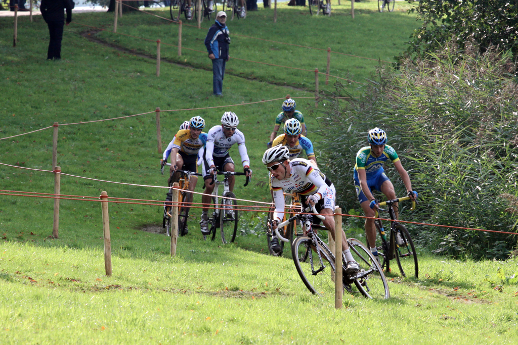 Spread across the course atCyclo-cross Grote Prijs van Brabant. © Bart Hazen