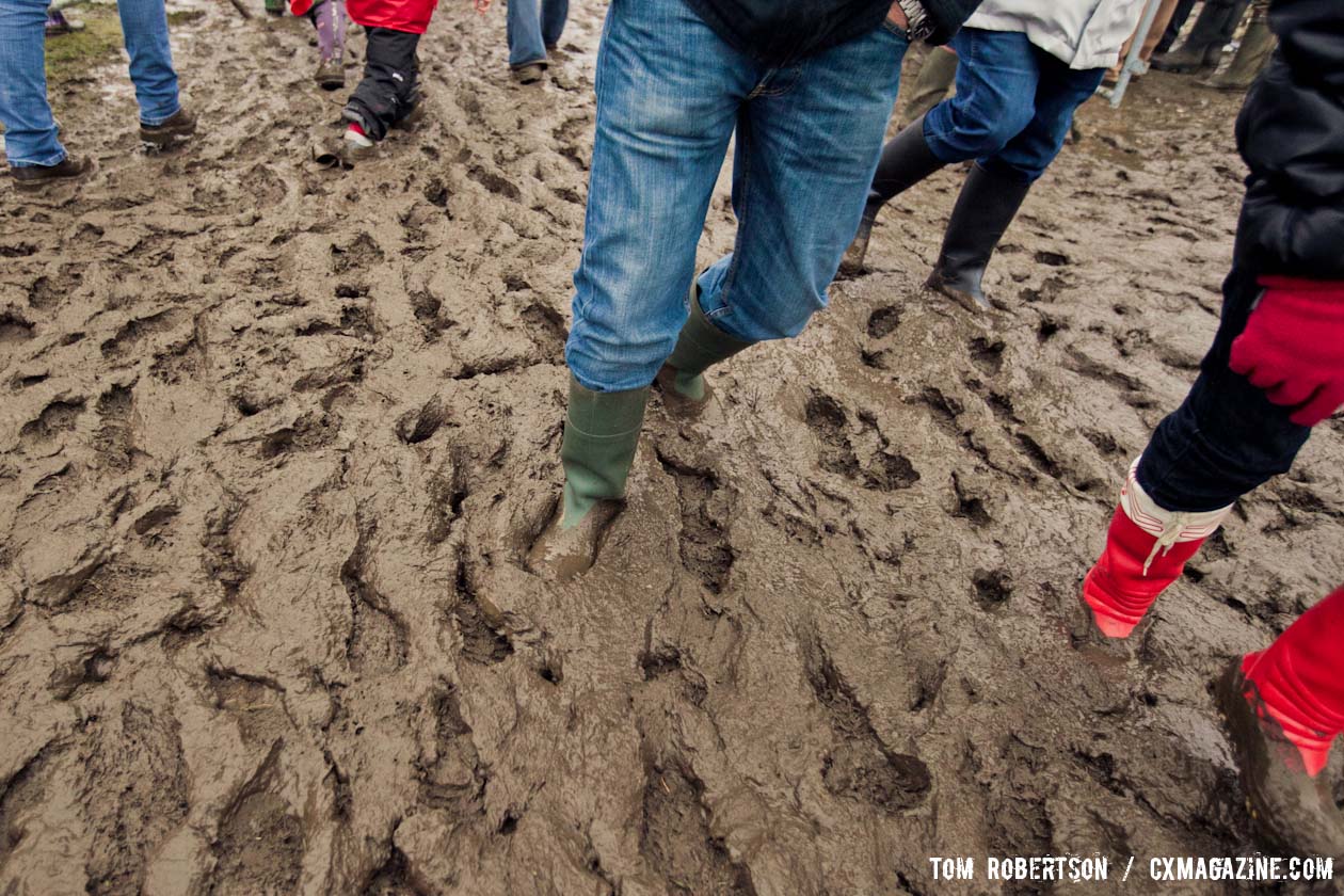 The spectators also had to work their way through the mud © Tom Robertson