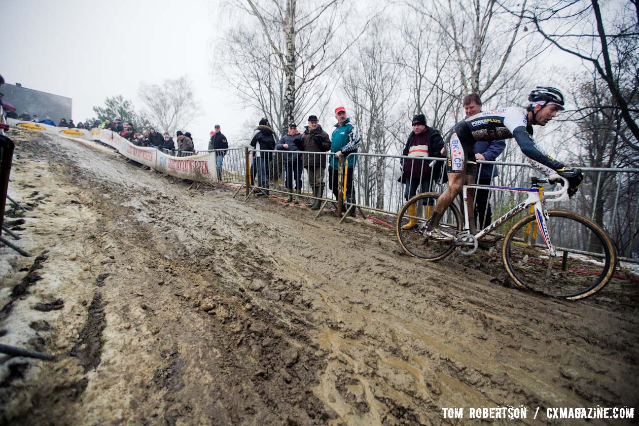 The muddy descent that took out Lars Boom © Tom Robertson