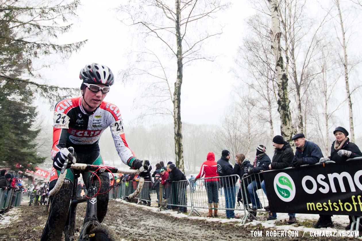 Zane Godby chasing down the leading pack © Tom Robertson