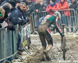 Bjorn Fox working out the mud on his machine © Tom Robertson